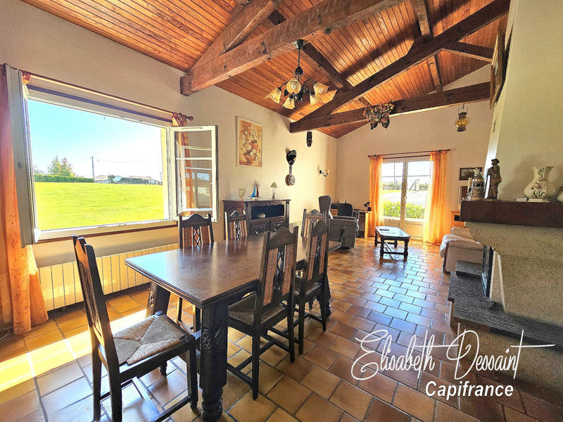 Villa - 234 m² - 10 pièces