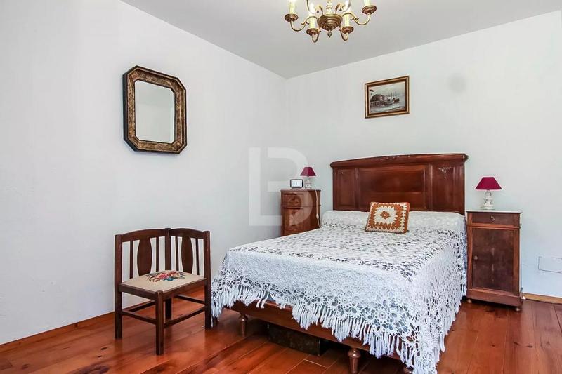 Maison - 238 m² - 9 pièces