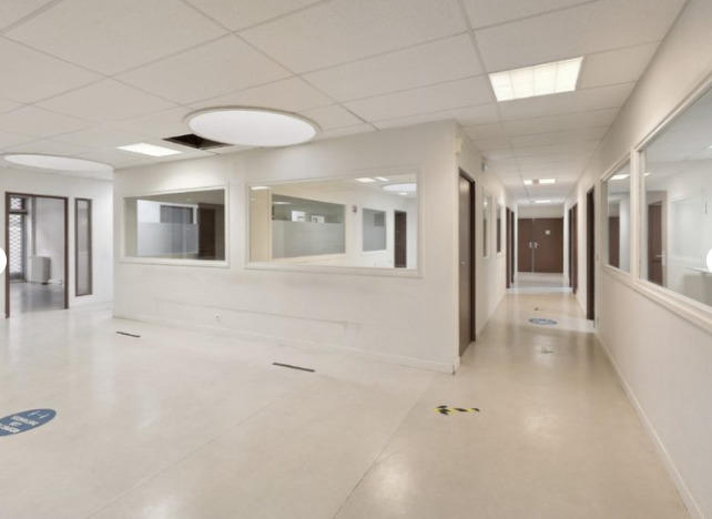 Local commercial - 664 m²