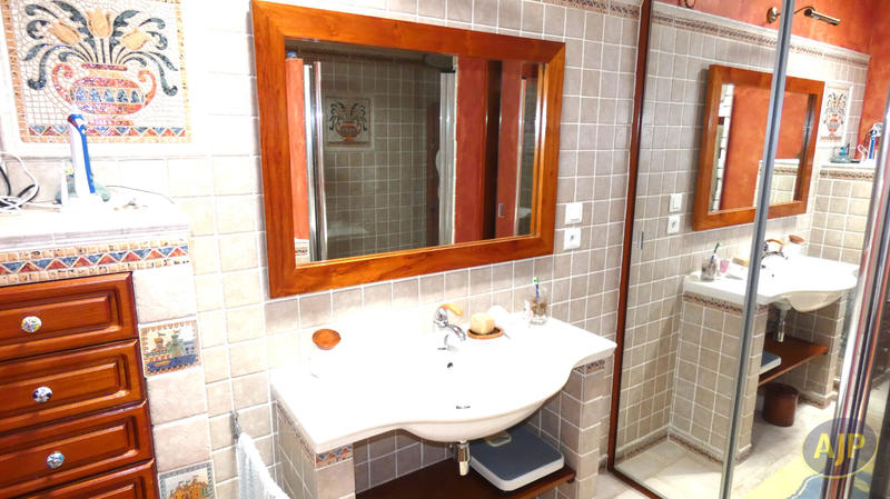 Maison - 180 m² - 8 pièces