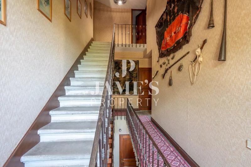 Maison - 350 m² - 8 pièces