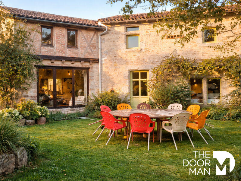 Propriété - 260 m² - 8 pièces