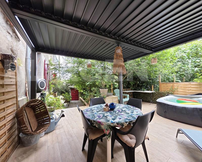 Maison - 300 m² - 8 pièces