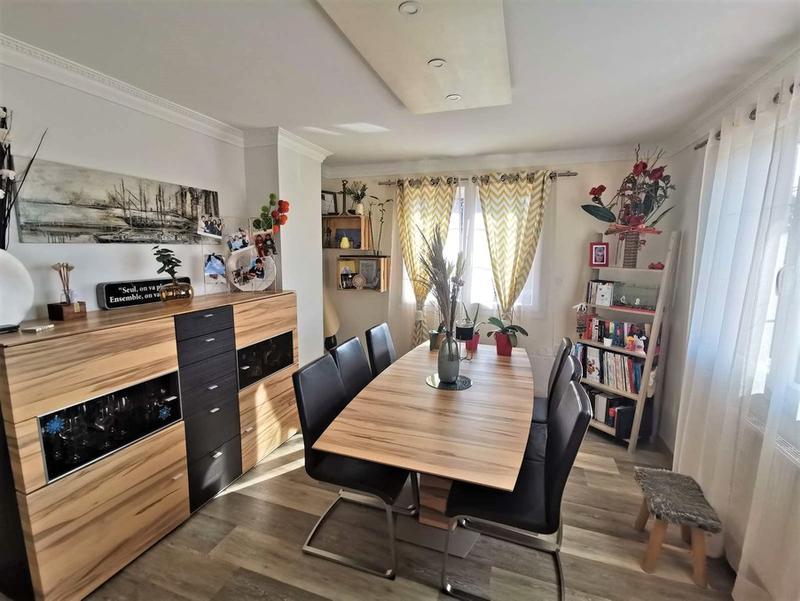 Maison - 90 m² - 5 pièces