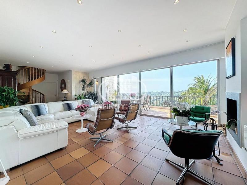 Villa - 247 m² - 7 pièces