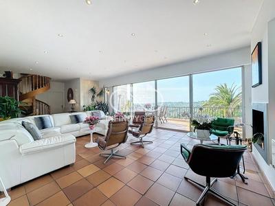 Villa - 247 m² - 7 pièces