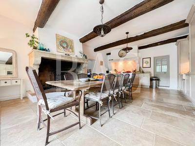 Villa - 300 m² - 8 pièces