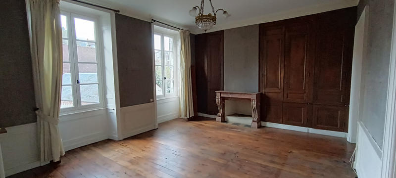 Maison - 611 m² - 25 pièces