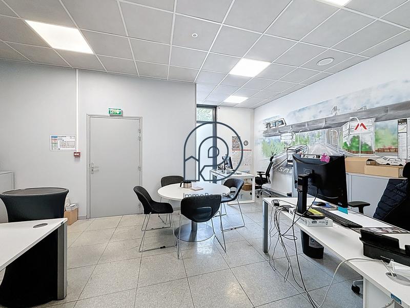 Local d'activités - 265 m²