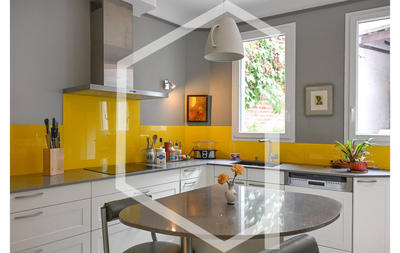 Maison - 270 m² - 14 pièces