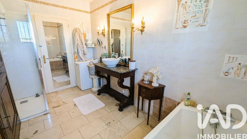 Maison - 201 m² - 5 pièces