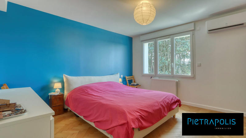 Maison - 220 m² - 9 pièces