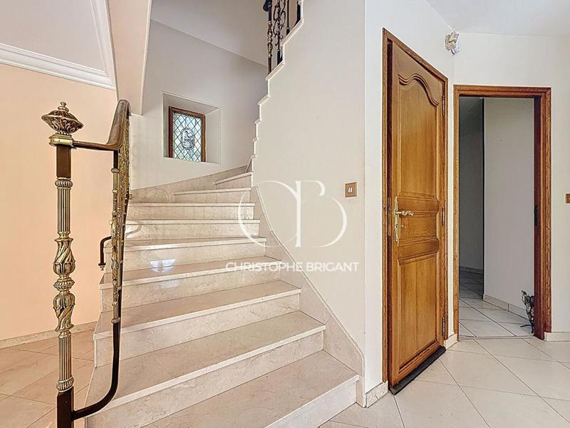 Maison - 200 m² - 8 pièces