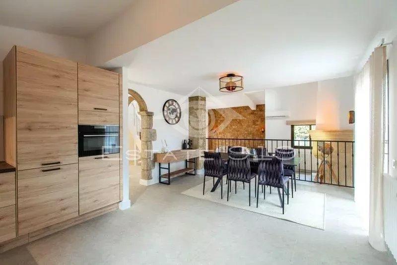 Villa - 182 m² - 7 pièces