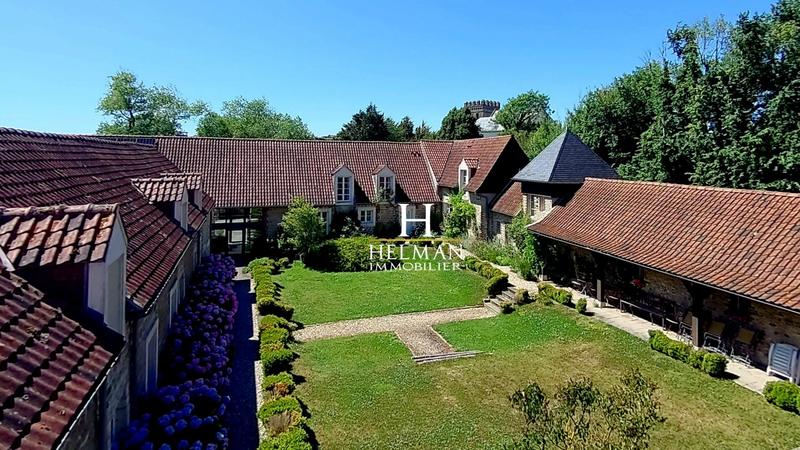 Maison - 468 m² - 10 pièces