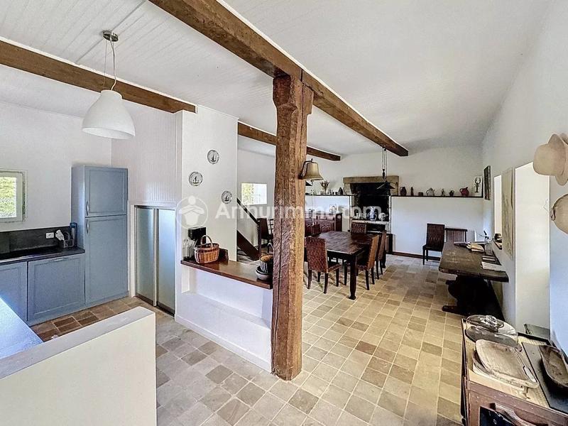 Maison - 341 m² - 13 pièces