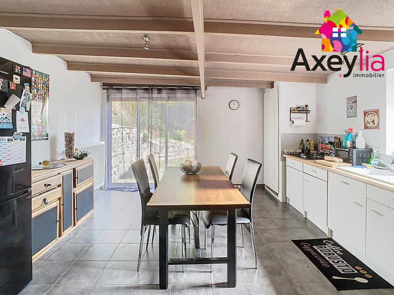 Maison - 99 m² - 5 pièces