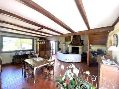 Maison traditionnelle - 200 m² - 7 pièces