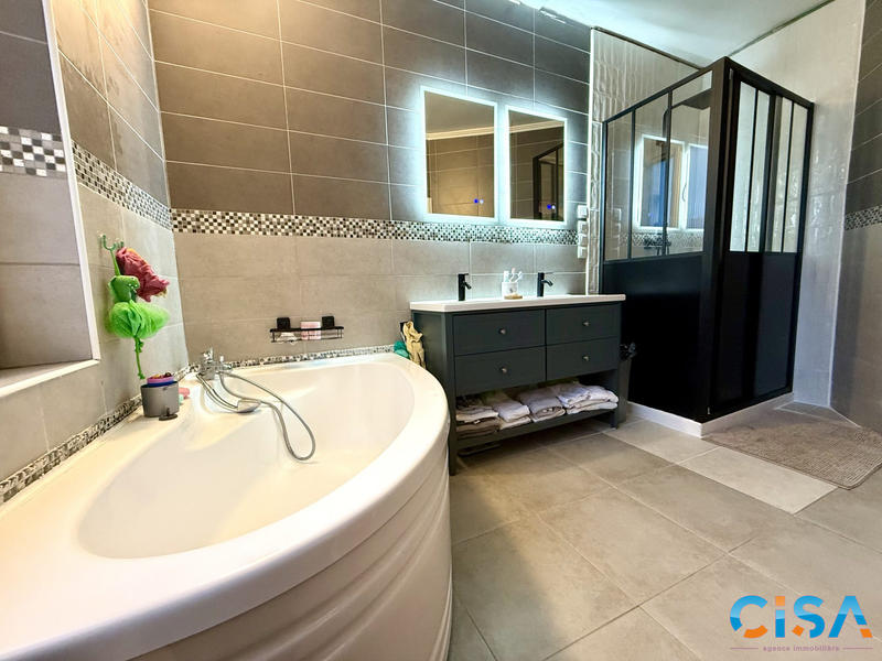 Maison - 149 m² - 6 pièces