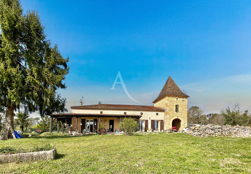 Maison - 230 m² - 7 pièces