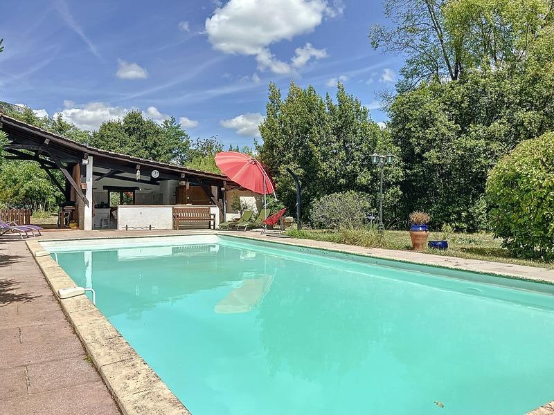 Maison - 267 m² - 8 pièces