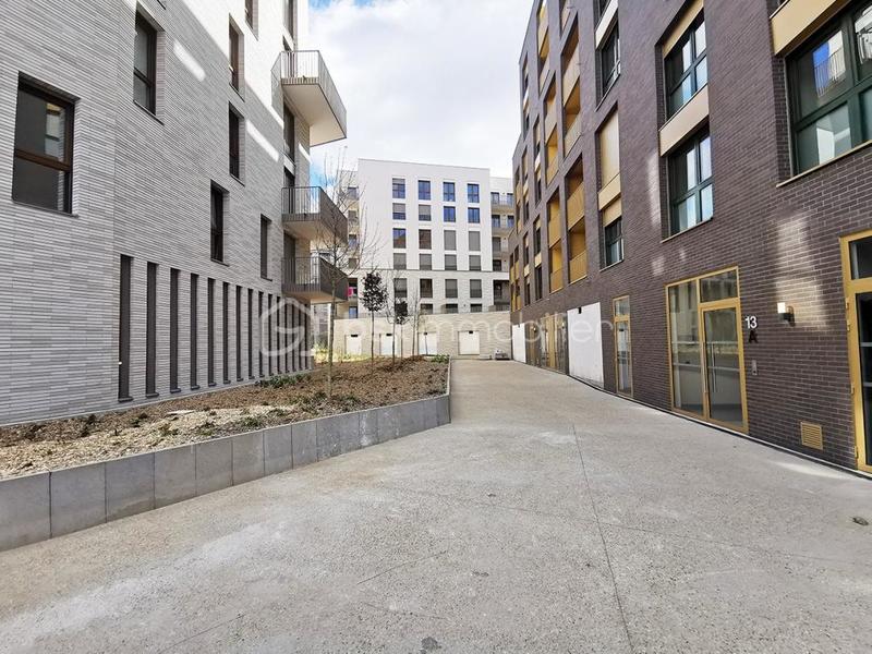 Local commercial - 600 m² - 1 pièce