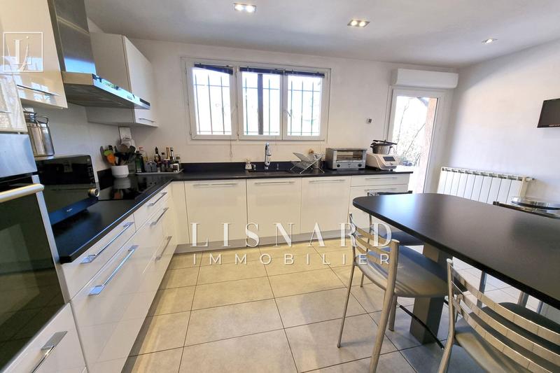 Maison - 180 m² - 5 pièces