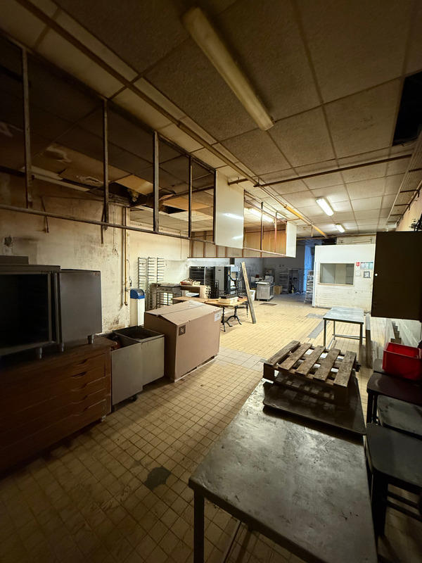 Local d'activité / Entrepôt - 426 m² - 8 pièces