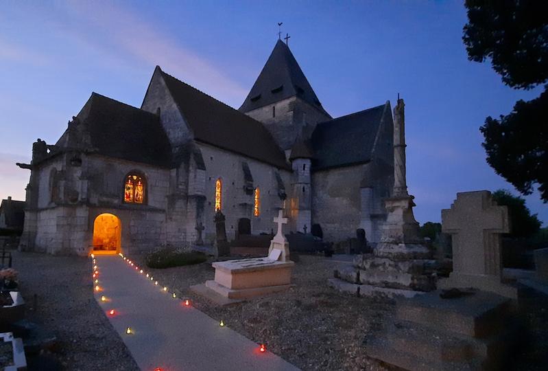 Illimination de l'église Saint-Médard à Illeville-sur-Monfort