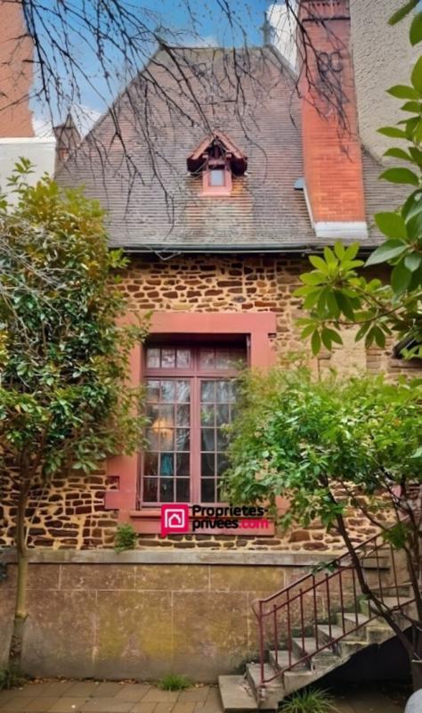 Maison - 216 m² - 9 pièces