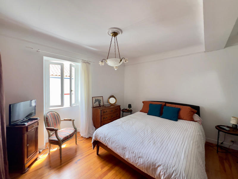 Maison - 211 m² - 6 pièces