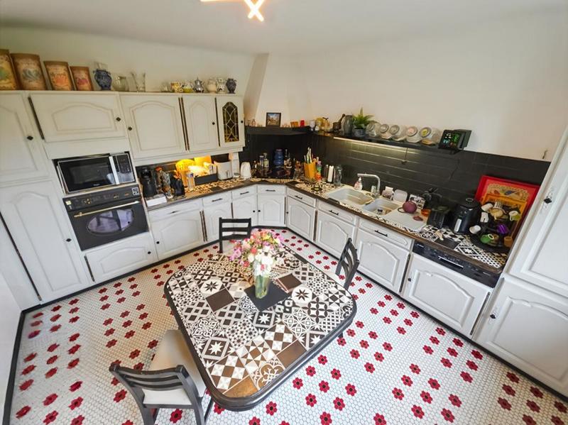 Maison - 210 m² - 9 pièces