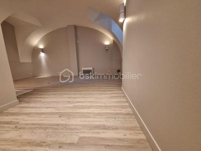 Local commercial - 128 m² - 8 pièces