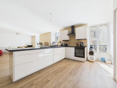 Appartement - 85 m² - 3 pièces