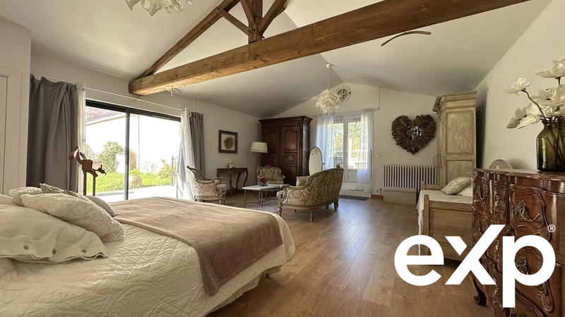 Maison - 768 m² - 17 pièces