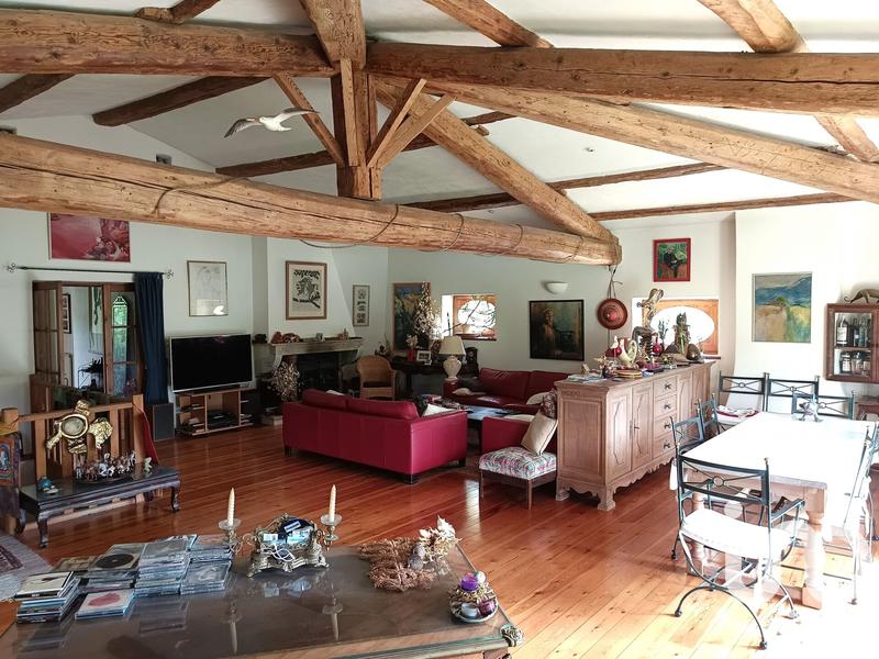 Maison - 340 m² - 9 pièces