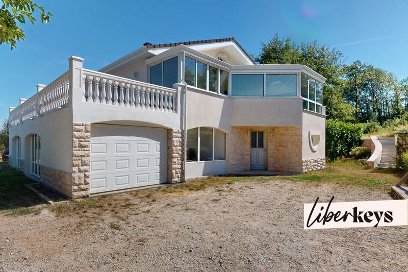 Maison - 320 m² - 7 pièces