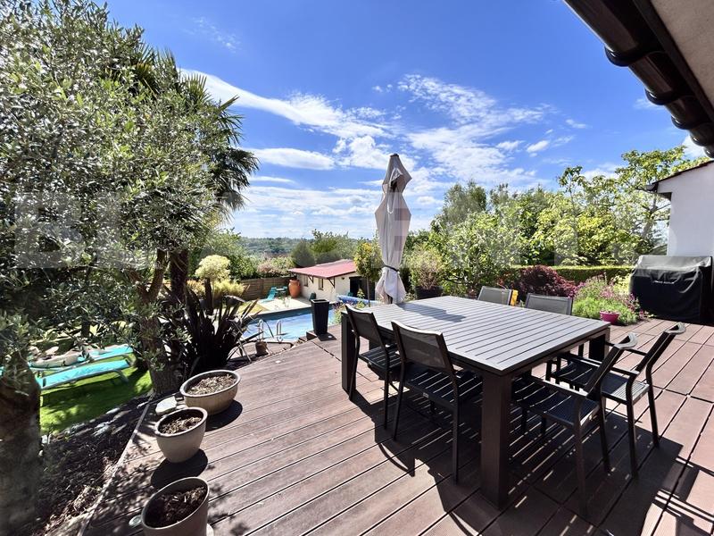 Maison contemporaine - 219 m² - 6 pièces