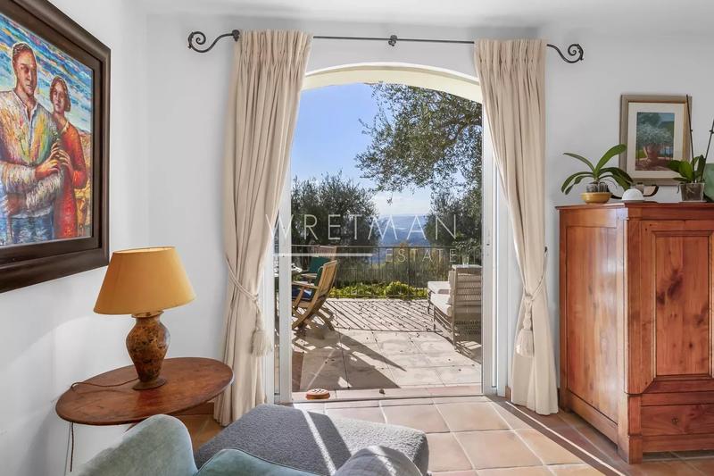 Maison - 240 m² - 6 pièces