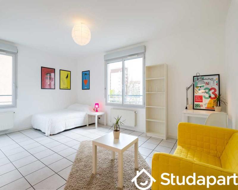 Chambre - 100 m² - 1 pièce