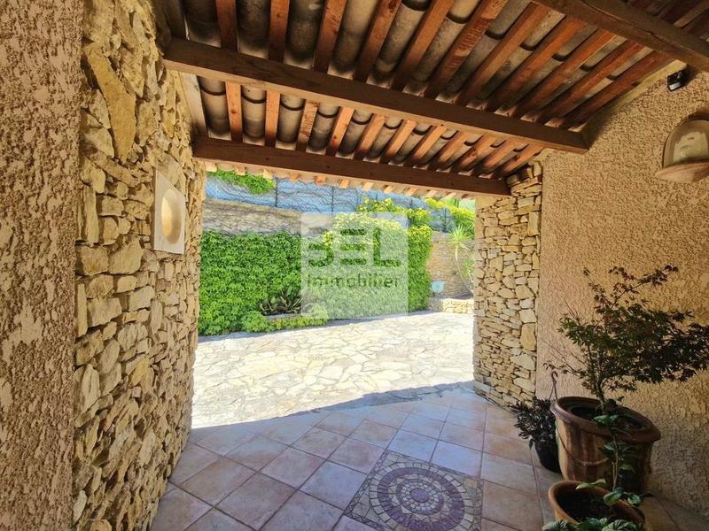 Propriété - 144 m² - 6 pièces