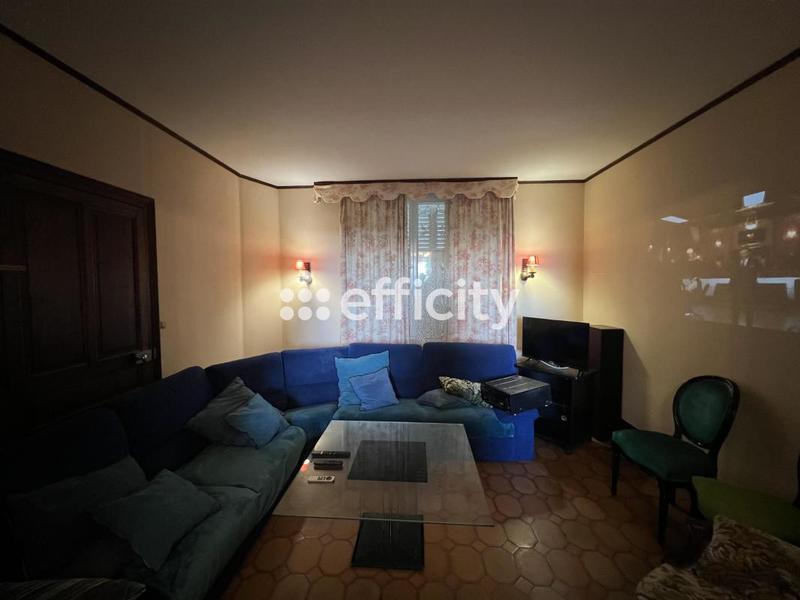 Maison - 213 m² - 10 pièces