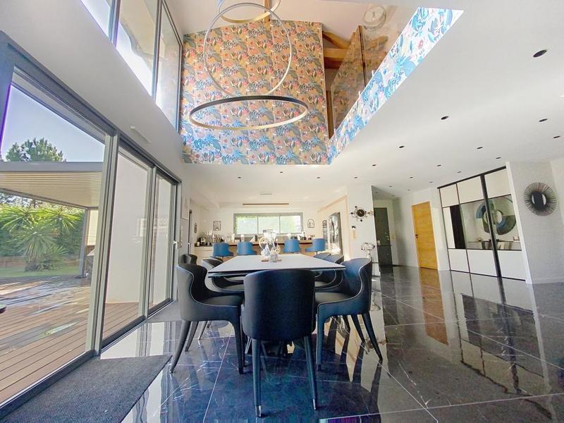 Villa - 205 m² - 6 pièces