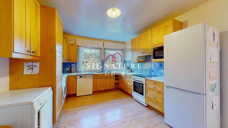 Maison - 212 m² - 9 pièces