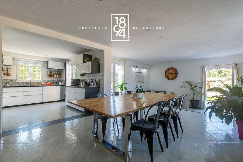 Maison - 240 m² - 5 pièces