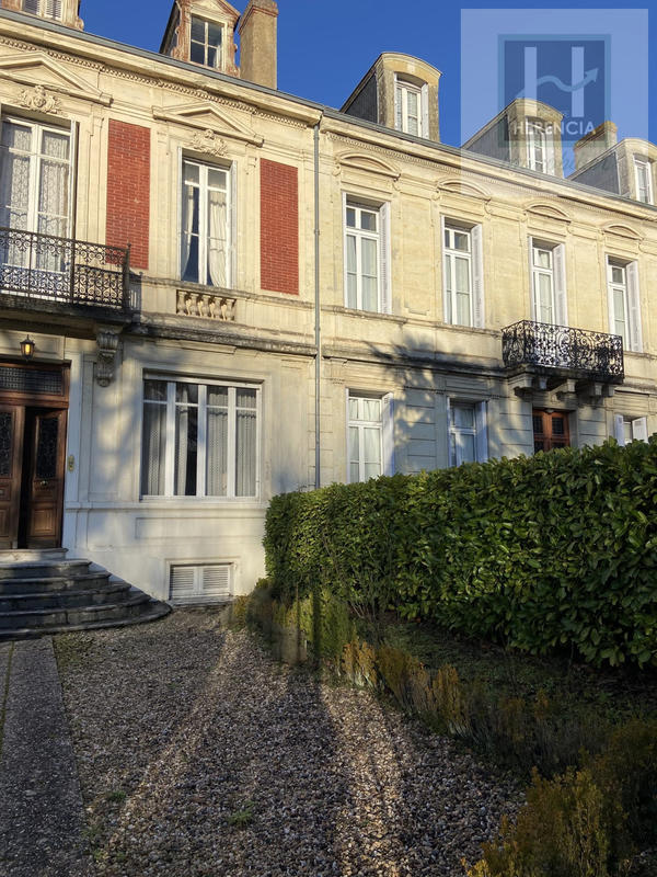 Maison - 268 m² - 7 pièces