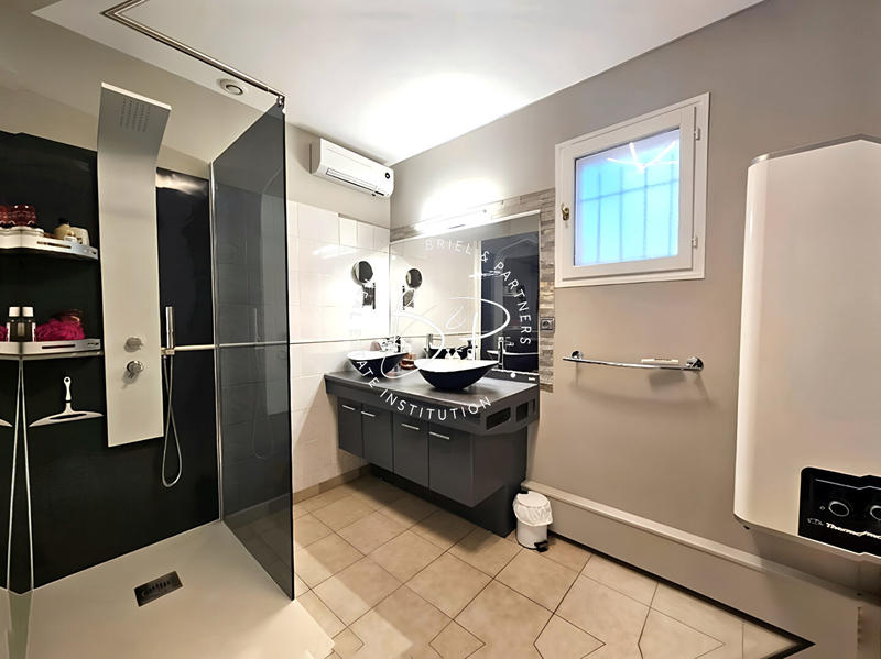 Maison - 183 m² - 7 pièces