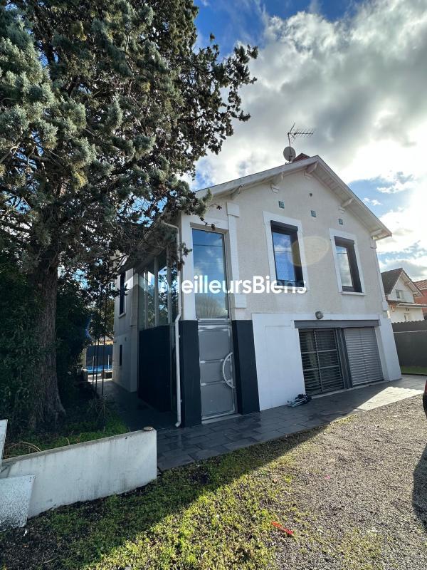 Maison - 140 m² - 5 pièces