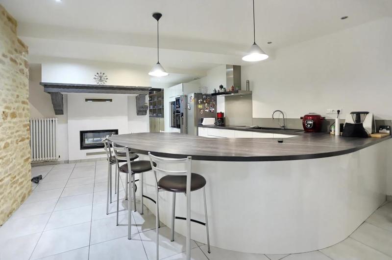 Maison - 324 m² - 8 pièces