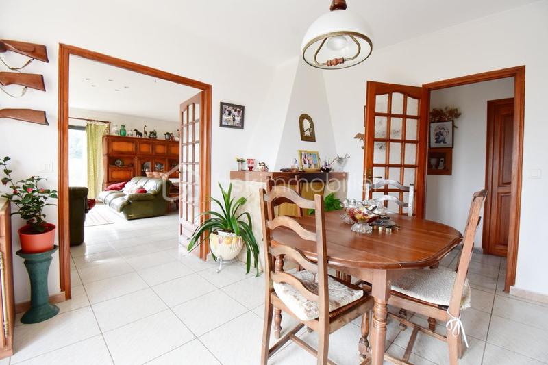 Propriété - 320 m² - 14 pièces